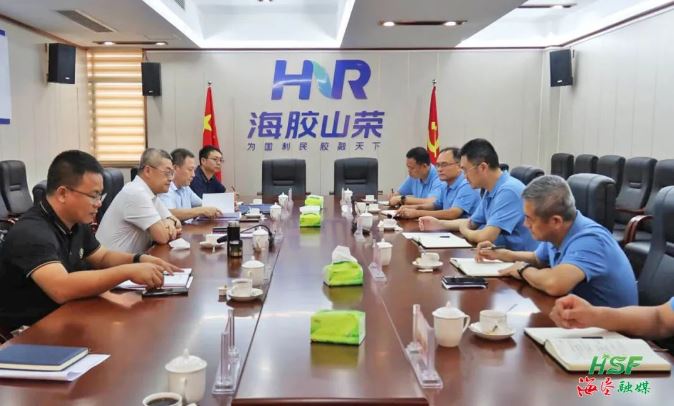 艾轶伦在新澳门六合彩官网
山荣分公司座谈。